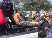 Un enfrentamiento entre bandas rivales dejó el pasado 3 de agosto once reos muertos y más de una decenas de heridos, entre ellos policías, en el Centro de Rehabilitación Social de Varones de Guayaquil,