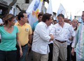 El entonces candidato presidencial Guillermo Lasso saluda con el entonces alcalde de Guayaquil, Jaime Nebot, en el marco de la contienda electoral del 2013 en la que CREO y PSC llegaron a un acuerdo electoral. La relación luego se rompió.