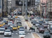 Tránsito. Así fue el escenario en algunas calles de Guayaquil luego que el COE Cantonal decidiera eliminar la restricción de circulación.