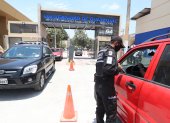 Guardias privados vigilan la entrada y salida de los automotores en la Universidad de Guayaquil

Agencia (ag-extra)