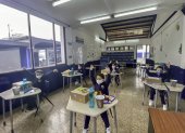 Los estudiantes del colegio SEK de Quito se mostraron felices de retornar a las aulas y de ver otra vez a sus amigos. No obstante, deberán cumplir con los protocolos de salud para evitar contagios.