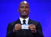 El marfileño Didier Drogba ayudó en el sorteo de los grupos de la Champions League.

 / AFP / UEFA / Harold Cunningham / RESTRICTED TO EDITORIAL USE - MANDATORY CREDIT "AFP PHOTO / UEFA / HAROLD CUNNINGHAM" - NO MARKETING NO ADVERTISING CAMPAIGNS - DISTRIBUTED AS A SERVICE TO CLIENTS



 FBL-EUR-C1-DRAW