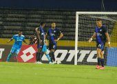 La defensa de Emelec dio muchas ventajas a Universidad Católica, principalmente en el primero tiempo