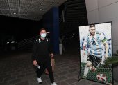 Lionel Messi, ofensivo de la selección argentina, mientras hace su arribo a Buenos Aires.