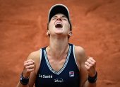 La argentina Nadia Podoroska celebra su paso a las semifinales en la arcilla parisina.