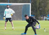 Los arqueros de la selección argentina ayudaron en la sesión de definición y ahí se lesionó Juan Musso