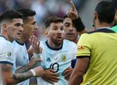 Lionel Messi, ofensivo de la selección argentina, reaparece con al albiceleste tras su expulsión en la última Copa América.