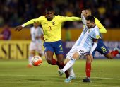 Robert Arboleda, defensa de Ecuador, y Lionel Messi, ofensivo argentino, serán parte del duelo mañana 8 de octubre en La Bombonera.