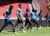 Los jugadores de la tricolor trabajan desde el viernes pasado luego de la derrota 1-0 ante Argentina.