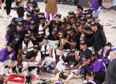 Celebración.  Los Lakers levantaron su anillo 17 de la NBA tras vencer 106-93 a los Heats cerrando las Finales por marcador global de 4-2.