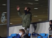 El defensa y capitán del Real Madrid Sergio Ramos sigue desde el banquillo el encuentro ante el Shakthar Donetsk de la primera jornada de la Liga de Campeones, este miércoles