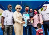 Los propietarios recibieron las llaves de sus viviendas.