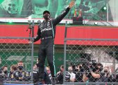 Lewis Hamilton celebra su histórico triunfo en el Gran Premio de Portugal.