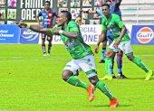 Los jugadores de Orense celebran el primer gol ante Olmedo, en el estadio Nueve de Mayo de Machala
