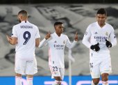 Rodrygo (c), delantero del Madrid, festeja luego de marcar el tanto de la victoria.