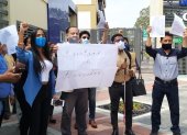 Los manifestantes se colocaron en los exteriores de la Universidad de Guayaquil.