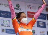 Líder. La ciclista ecuatoriana volvió a vestir ayer el maillot anaranjado de La Vuelta.