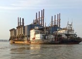 Las barcazas. Son las que producían electricidad en el pasado. Estas acoderan en el muelle de Termoguayas.