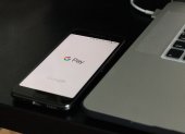 A diferencia de Apple, que entró en los servicios financieros con una tarjeta de crédito, Google ofrecerá cuentas corrientes y de ahorros con Google Pay.