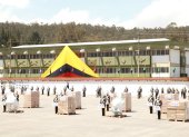 Ceremonia. En la Escuela Superior Militar de Parcayacu el comandante del Ejército Luis Altamirano recibió la ayuda.