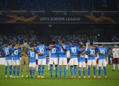 Los jugadores del Nápoles ingresaron al campo con el dorsal 10, en homenaje a Maradona.