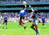 El gol que Diego Maradona anotó en puerta de Peter Shilton abrió la ruta del triunfo de Argentina ante Inglaterra.