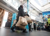 Rome (Italy), 27/11/2020.- Customers walk during the opening of the new Maximo Shopping Center in Rome, Italy, on "Black Friday" 27 November 2020. The new shopping center reportedly hosts some 160 stores, bars, restaurants and other businesses on 65.000 square meters and is - according to media reports - the third largest mall in the Italian capital. (Abierto, Italia, Roma) EFE/EPA/GIUSEPPE LAMI