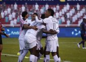 Los jugadores de Liga de Quito festejan tras el gol