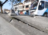 En la avenida Francisco de Orellana, de lado que conecta con este barrio, el suelo de los parterres está levantado en ciertos tramos. Las raíces de los árboles, en su mayoría, han generado ese daño.