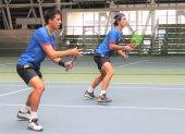 Gonzalo Escobar (i) y Diego Hidalgo, jugadores del equipo Copa Davis estarán disputando el nacional Abierti.