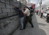 Control. Desde noviembre la Policía inició con las revisiones a los peatones en varios sectores de la capital.