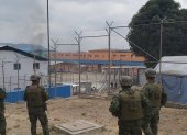 Tuvieron que intervenir miembros de la Policía y de Fuerzas Armadas para retomar el control del centro con efectivos de la Infantería de Marina, el Batallón de Infantería del Ejército Bimot-13 y Policía de la Subzona Esmeraldas.