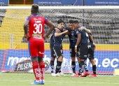 Los jugadores del Independiente celebran tras el segundo gol en el triunfo sobre El Nacional.