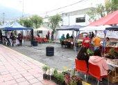 Una feria de productos orgánicos y el cierre de un tramo de la vía se realizó el fin de semana como parte del proyecto de socialización en el sector.