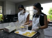Las ‘dark kitchens’ tienen muchas ventajas, aseguran algunas propietarias.Una de ellas es que permiten emprender sin invertir tanto dinero,