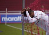 Rodrigo Aguirre se lamenta tras perder una ocasión de gol para Liga de Quito.