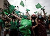 Celebraciones en Buenos Aires después de que la Cámara de Diputados de Argentina aprobara proyecto de ley a favor del aborto.