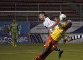 El resbalón que Barcelona sufrió ante Aucas le dio vida a Emelec y a Liga de Quito.