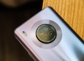 El Huawei Y9a cuenta con un total de cuatro cámaras en su parte trasera, con la cámara principal luciendo un sensor de imagen de 64MP.