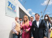 Sylka Sánchez llegó al TCE junto a su esposo y aspirante al vicepresidencia, Gino Cornejo.