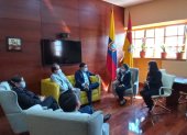La prefecta del Azuay junto al candidato Andrés Arauz en una reciente reunión.