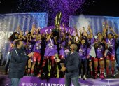 Los Guerreras de El Nacional celebran tras coronarse campeonas de la Superliga femenina.