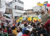 Los partidarios de Álvaro Noboa acudieron este 4 de enero al TCE para exigir que se califique su candidatura.