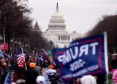 Manifestantes adeptos al presidente de EE.UU., Donald Trump, protestan ante el Capitolio, sede del Congreso estadounidense, en Washington.