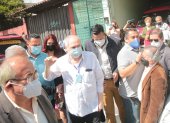En los exteriores de centro penitenciario se ubicaron vallas y un buen contingente policial para contener a los simpatizantes del expresidente.