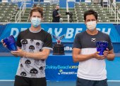 Ariel Behar y Gonzalo Escobar tras coronarse campeones en dobles del ATP de Delray Beach.