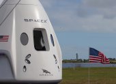 La cápsula Dragon antes de lanzarse en el cohete Falcon 9 de SpaceX desde el Complejo de Lanzamiento 39A en el Centro Espacial Kennedy de la NASA en Florida.