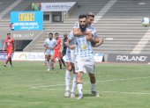 Gonzalo Mastriani (adelante) y Michael Hoyos destacaron en Guayaquil City.