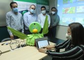 El grupo de docentes de la Escuela Superior Politécnica del Litoral (Espol) da a conocer cómo funciona el robot Loly y los beneficios que ofrece en la educación de los niños.