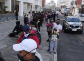En Quito se registraron largas filas en el Registro Civil.